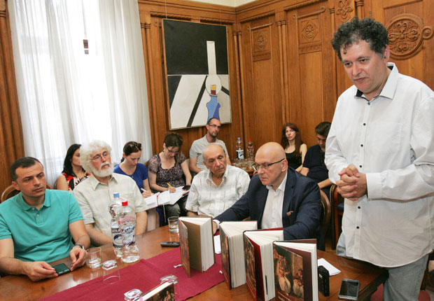 ЛЕГИТИМАЦИЈА НАШЕГ НАРОДА: Српска усмена народна баштина на четири језика